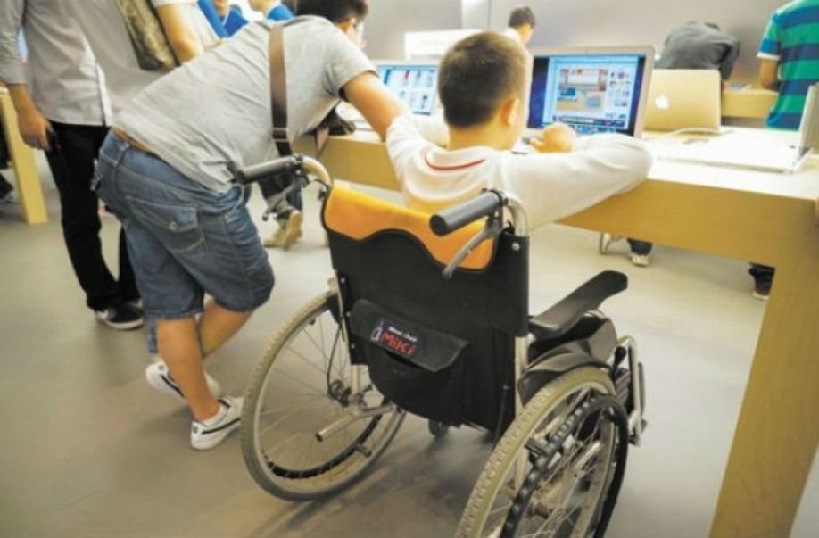 Дети– инвалиды и дети с ОВЗ обеспечены 2-х разовым бесплатным питанием в школьной столовой. Дети– инвалиды и дети с ОВЗ обеспечены 2-х разовым бесплатным питанием в школьной столовой..